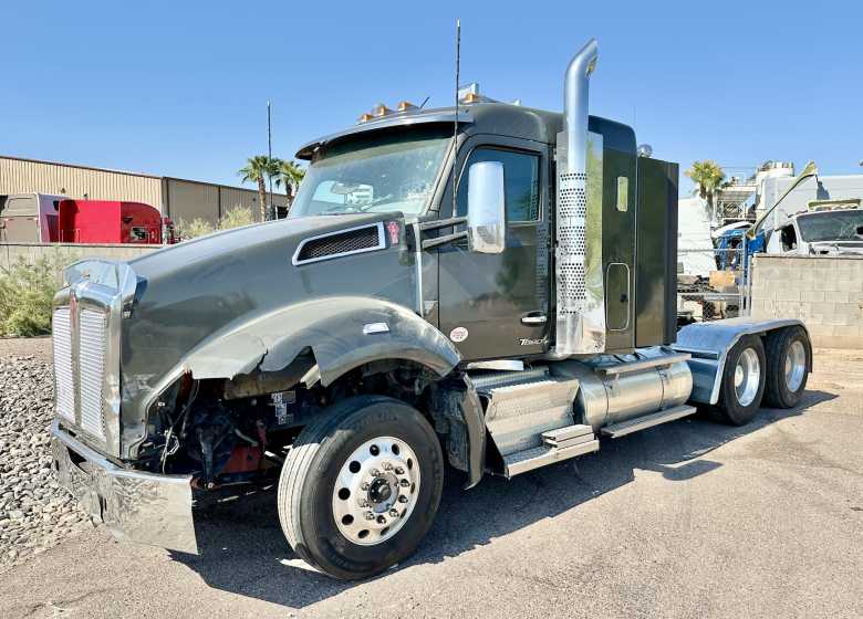 2025 Kenworth T880