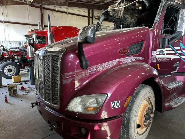 2020 Peterbilt 579 Hood