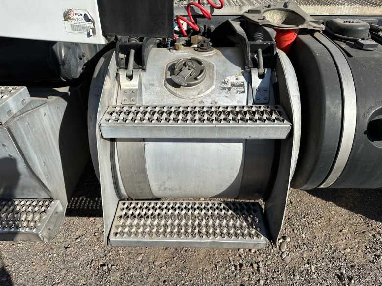 Peterbilt 60 gallon fuel tank w/ step