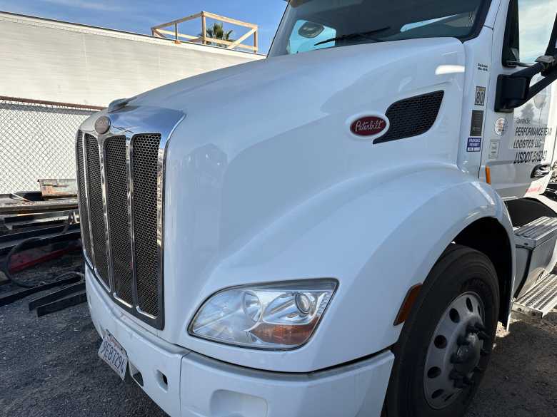 2019 Peterbilt 579 Complete hood assembly